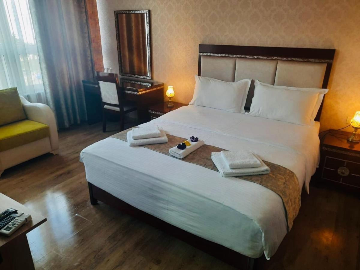 British Hotel โปกราเดซ ภายนอก รูปภาพ