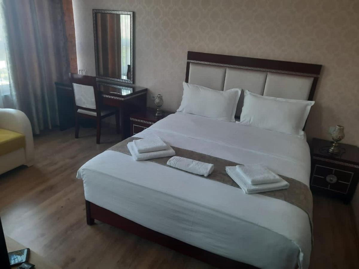 British Hotel โปกราเดซ ภายนอก รูปภาพ