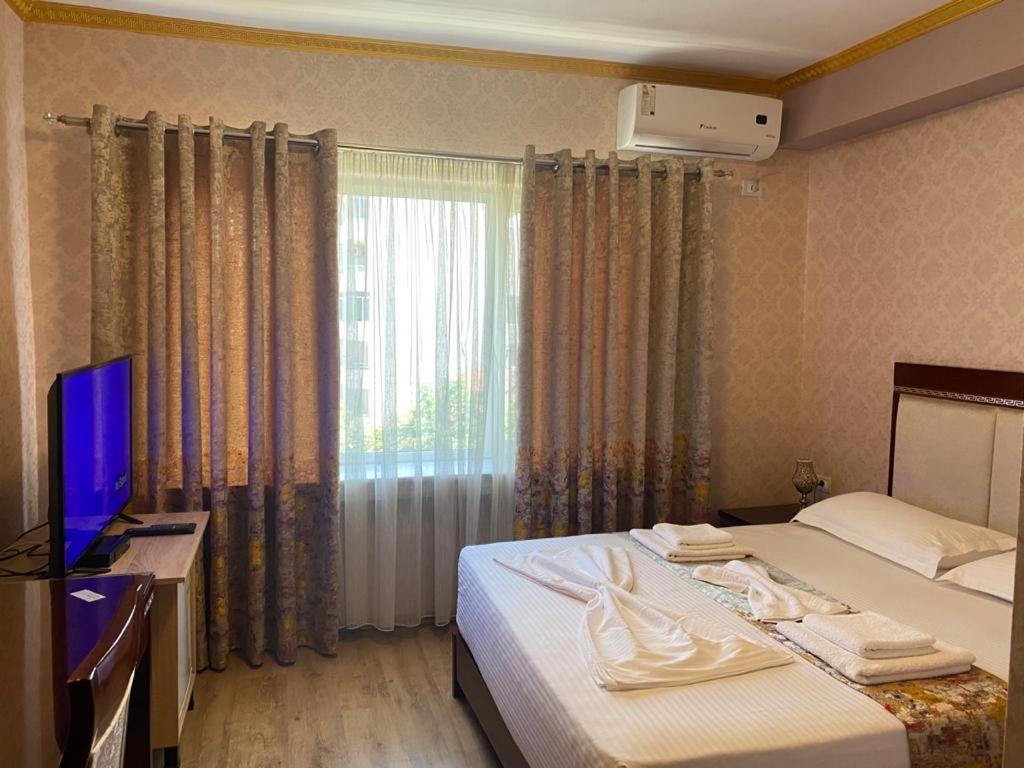 British Hotel โปกราเดซ ภายนอก รูปภาพ