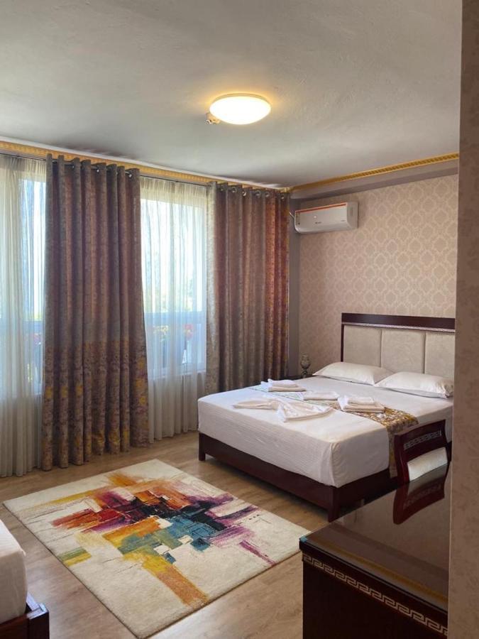 British Hotel โปกราเดซ ภายนอก รูปภาพ
