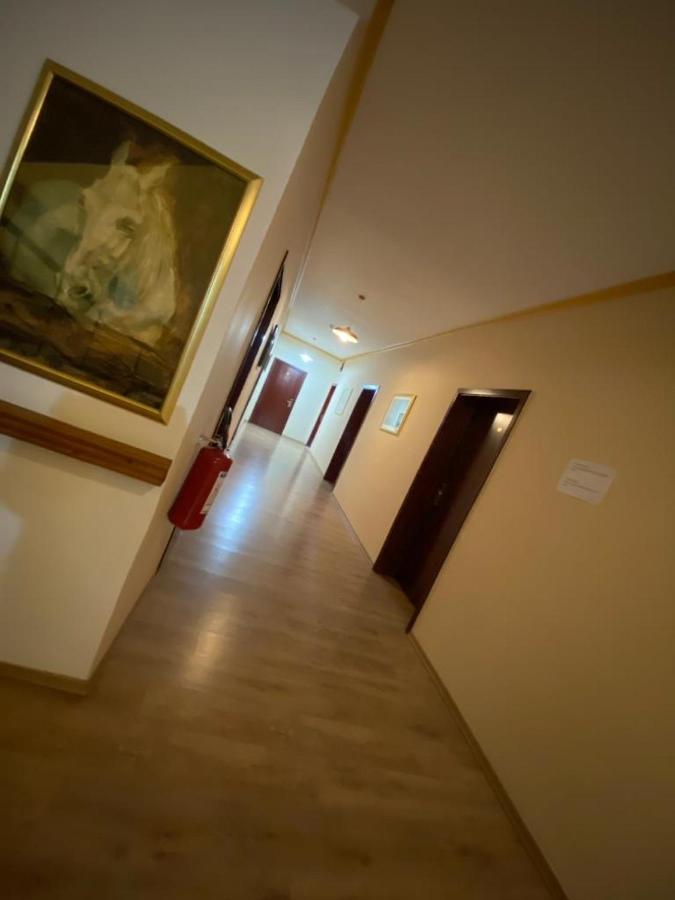 British Hotel โปกราเดซ ภายนอก รูปภาพ