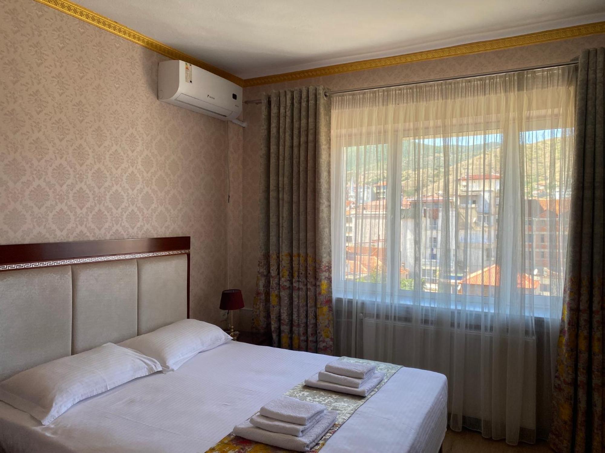 British Hotel โปกราเดซ ภายนอก รูปภาพ
