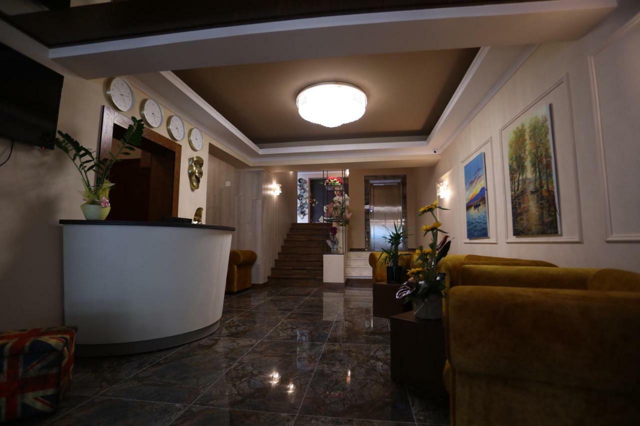 British Hotel โปกราเดซ ภายนอก รูปภาพ