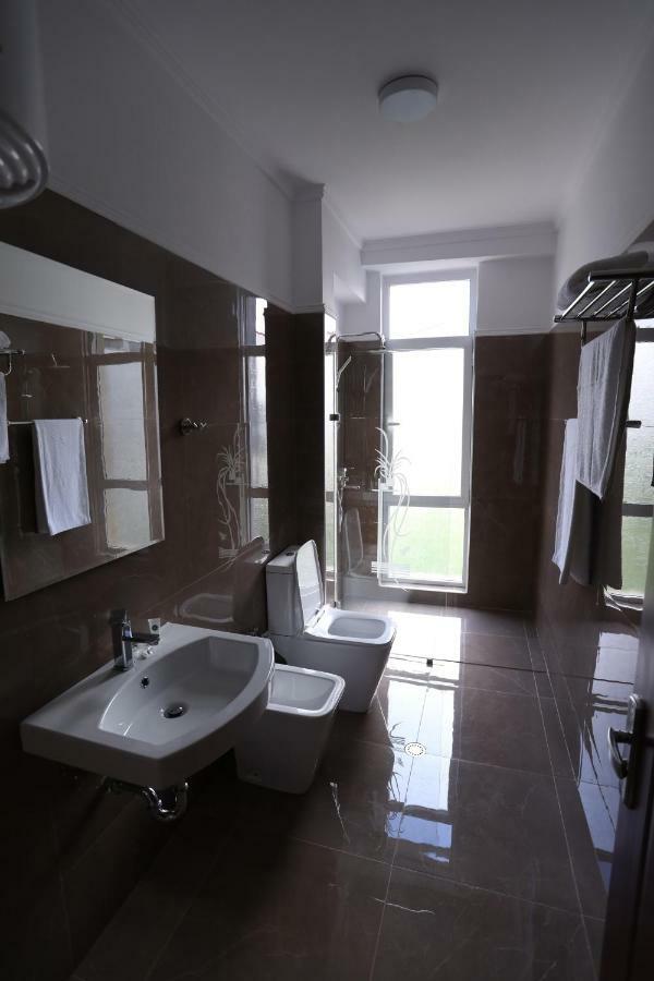 British Hotel โปกราเดซ ภายนอก รูปภาพ