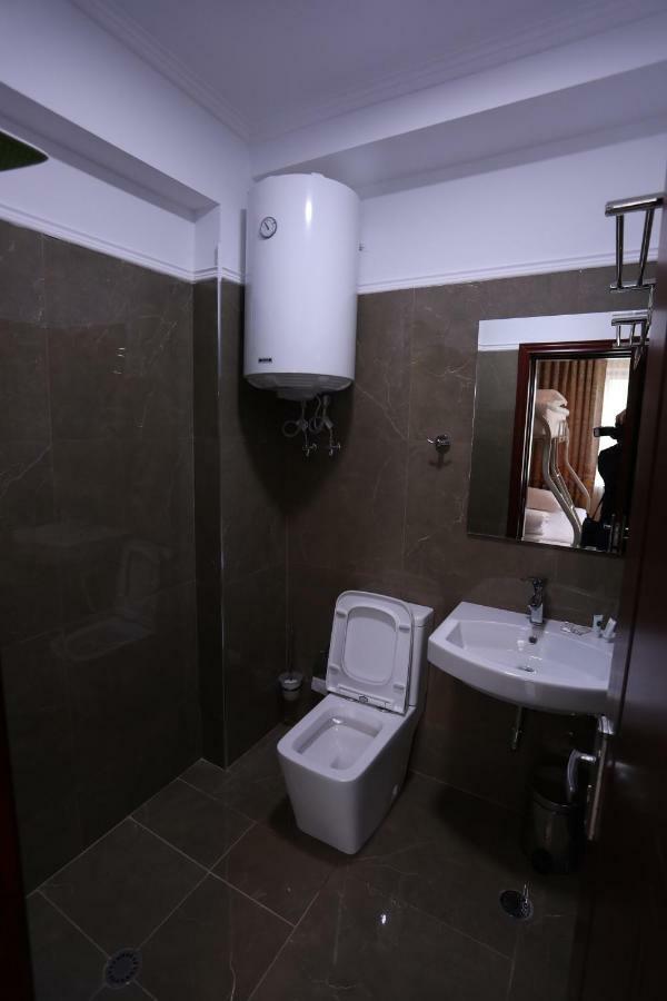 British Hotel โปกราเดซ ภายนอก รูปภาพ