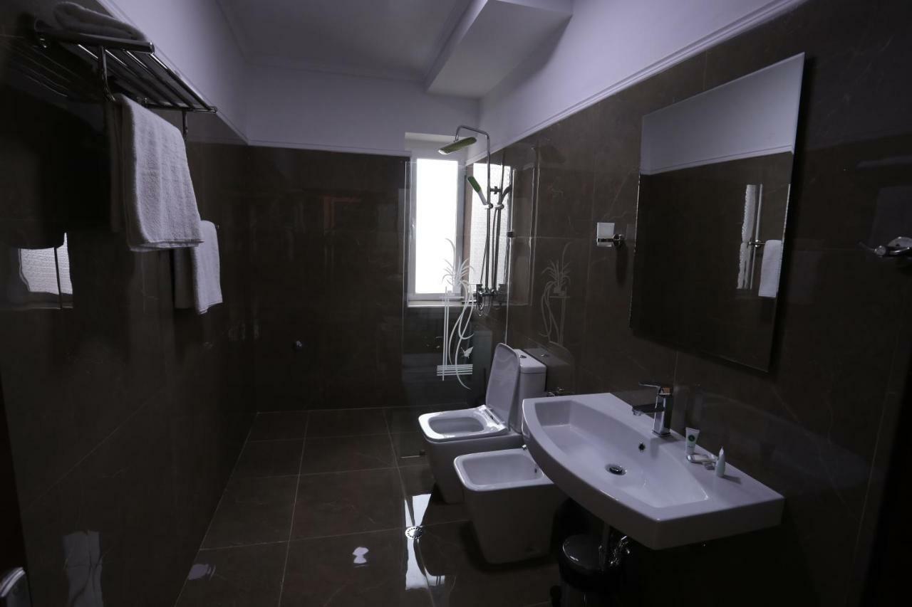 British Hotel โปกราเดซ ภายนอก รูปภาพ