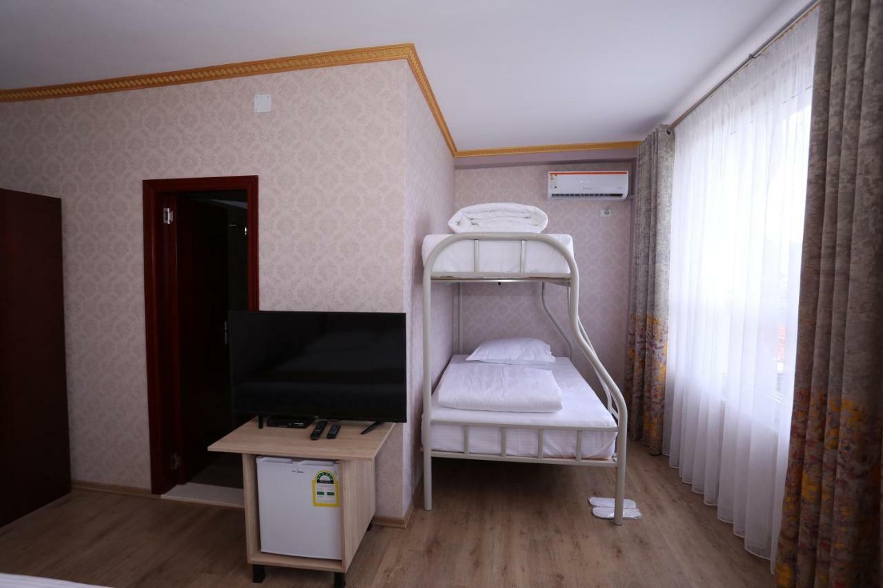 British Hotel โปกราเดซ ภายนอก รูปภาพ