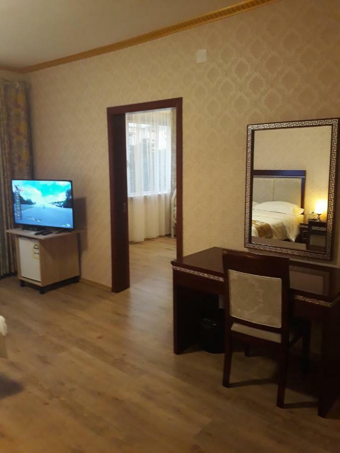 British Hotel โปกราเดซ ภายนอก รูปภาพ