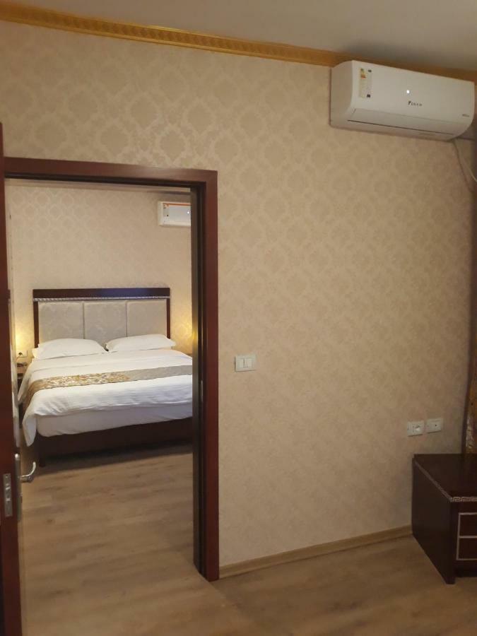 British Hotel โปกราเดซ ภายนอก รูปภาพ