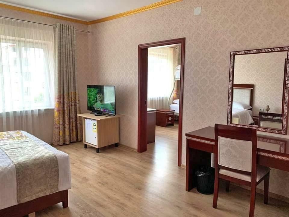 British Hotel โปกราเดซ ภายนอก รูปภาพ